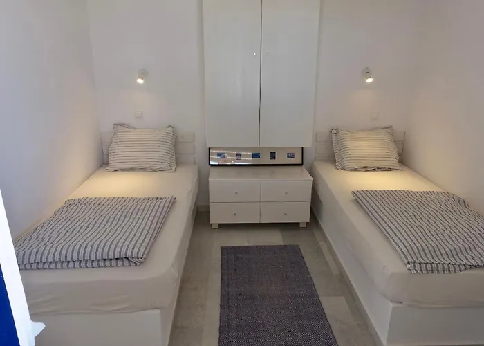 B - Kamari Village * 阿里克海滩