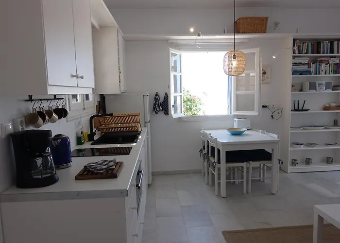 B - Kamari Village * 阿里克海滩